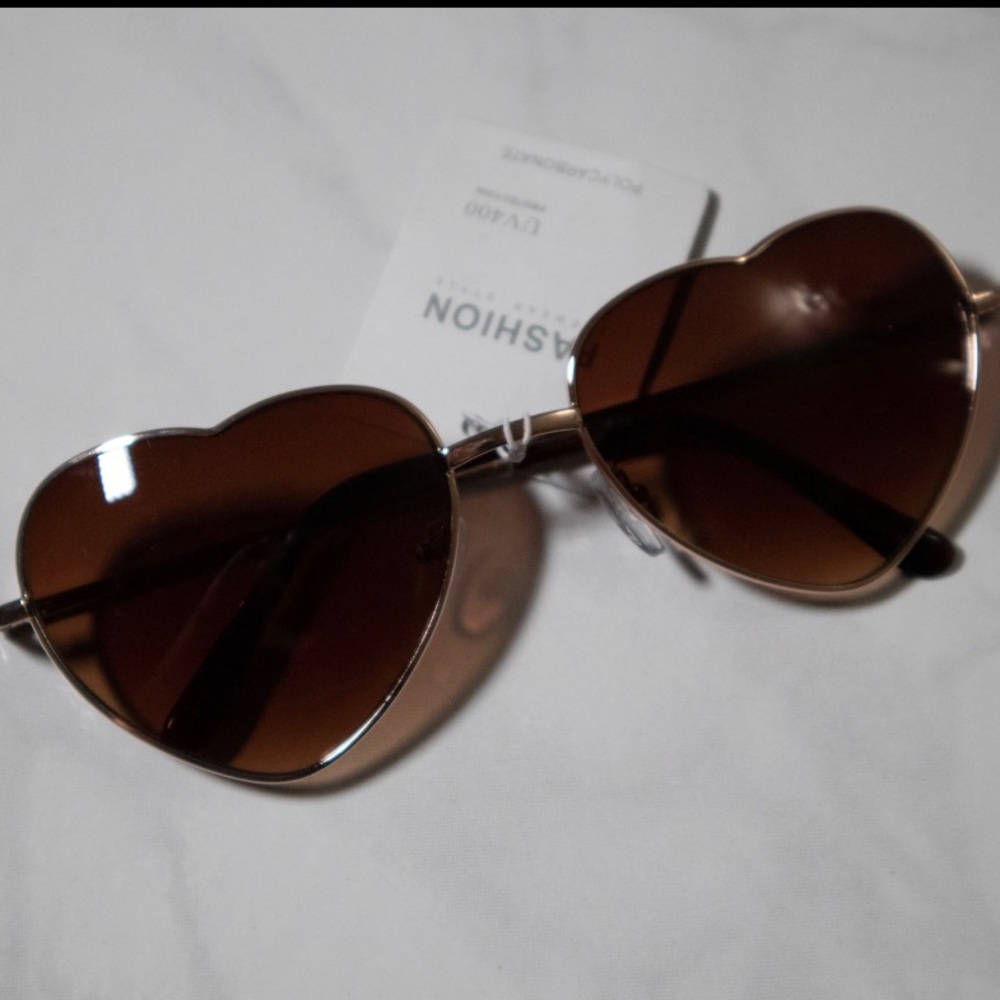 ROSE GOLD HEART SUNGLASSES - Picture 1 of 5